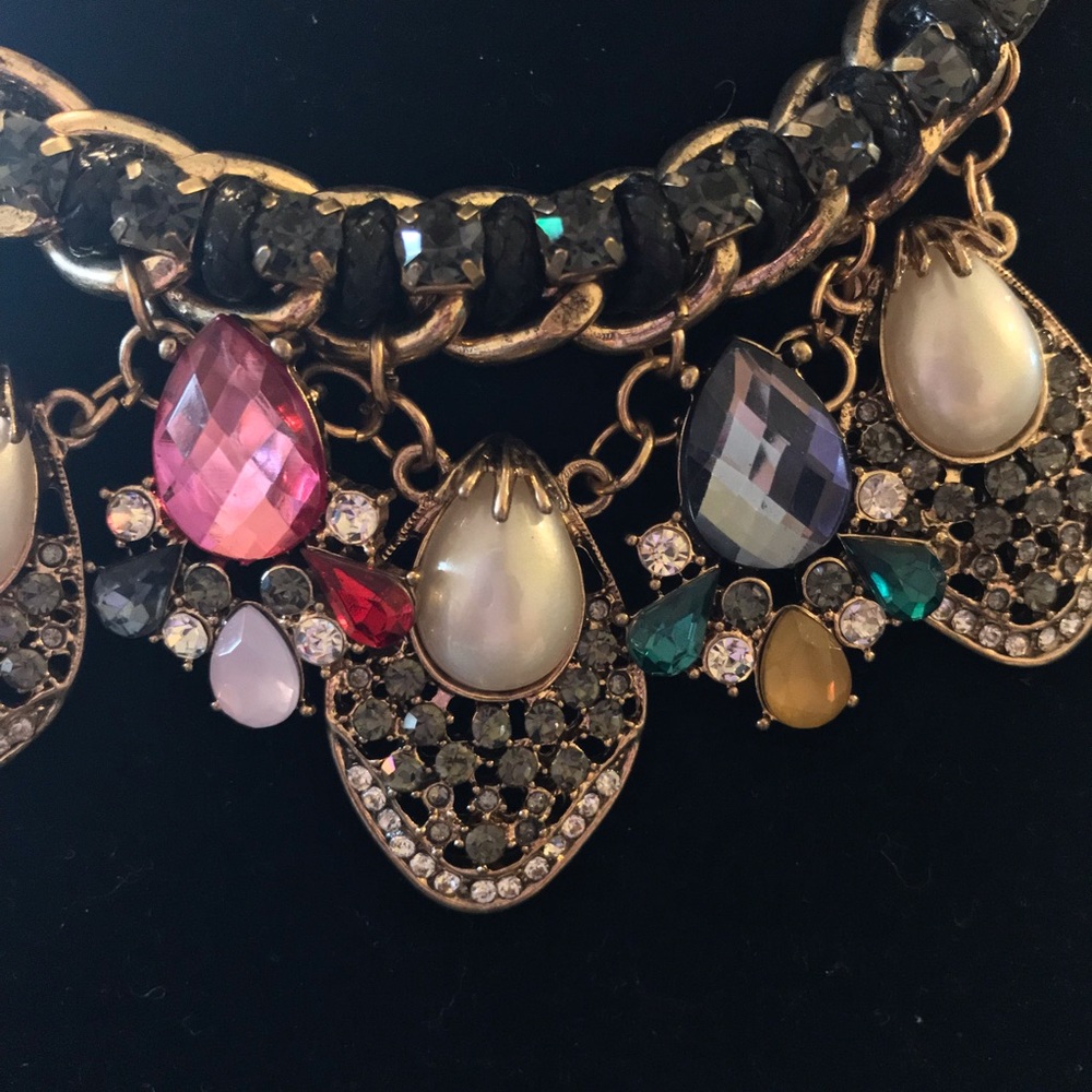 Glamorous statement necklace